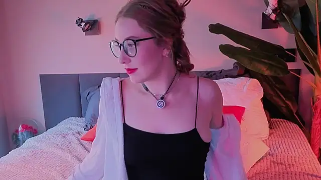 Snapshot of ShowmeYourfetish chatting on June 4, 2026, 4:18 am ShowmeYourfetish online show from June 4, 2026, 4:18 am