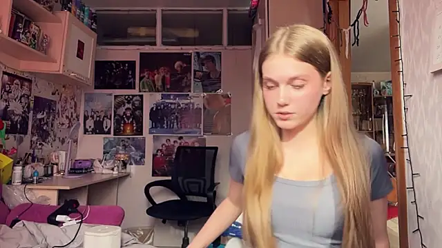 SmileShae online show from April 17, 2026, 10:07 am