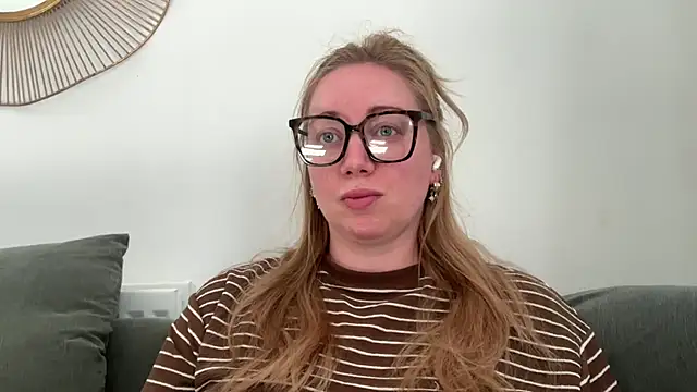 Snapshot of arielsweetieee chatting on June 14, 2026, 7:43 am arielsweetieee online show from June 14, 2026, 7:43 am