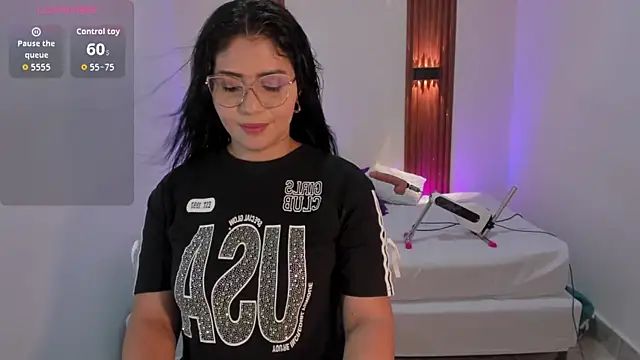 Snapshot of LucyWild8 chatting on April 22, 2026, 9:16 pm LucyWild8 online show from April 22, 2026, 9:16 pm