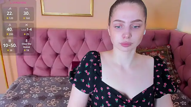 Snapshot of ReneeBlair chatting on June 5, 2026, 1:56 am ReneeBlair online show from June 5, 2026, 1:56 am