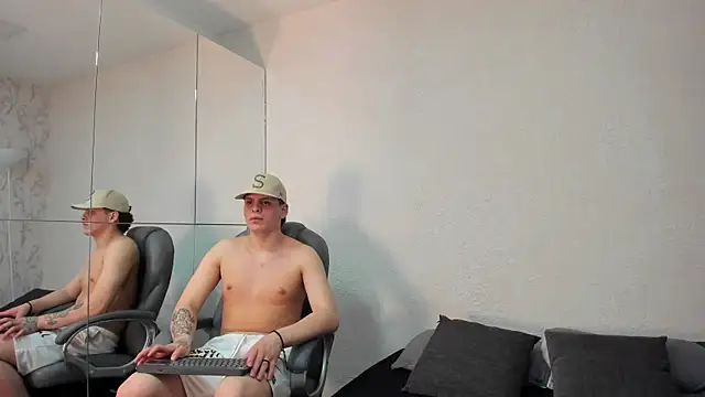 Liam Cyrus online show from April 19, 2026, 3:28 am