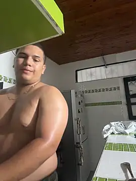 Patricio 02 online show from June 14, 2026, 1:58 am