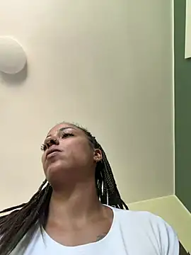 Snapshot of SweetPetiteNoir chatting on July 10, 2026, 9:56 am SweetPetiteNoir online show from July 10, 2026, 9:56 am