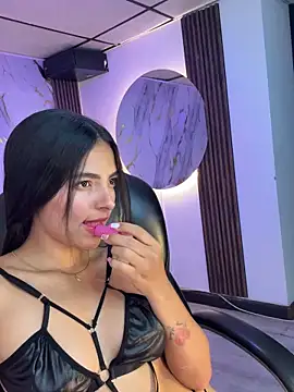 Hannawells  online show from April 23, 2026, 8:55 pm