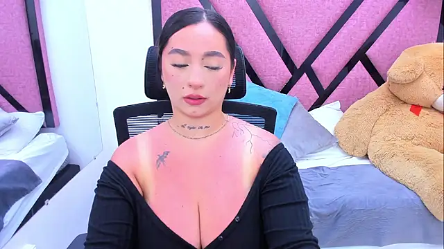 Snapshot of MiaaCastroo chatting on May 19, 2026, 2:40 am MiaaCastroo online show from May 19, 2026, 2:40 am