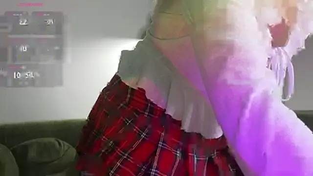 TonyaMeow online show from April 17, 2026, 6:49 am