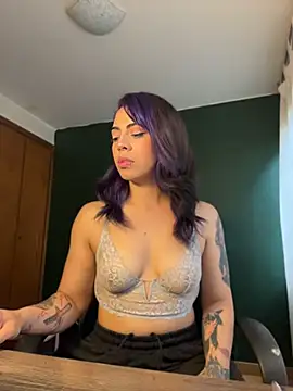 Snapshot of Latinxxcouple chatting on May 26, 2026, 8:05 pm Latinxxcouple online show from May 26, 2026, 8:05 pm