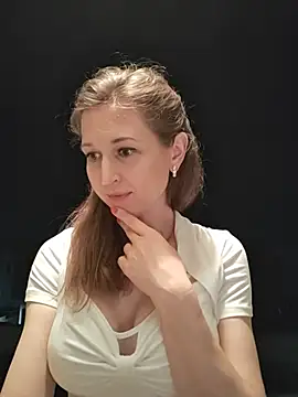 Snapshot of irresistibelle chatting on July 4, 2026, 6:47 pm irresistibelle online show from July 4, 2026, 6:47 pm