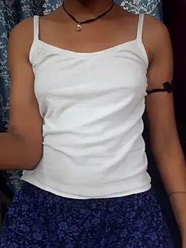 Snapshot of Kamini_rani chatting on April 26, 2026, 8:23 am Kamini rani online show from April 26, 2026, 8:23 am