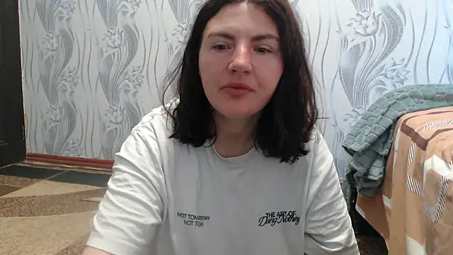 Snapshot of AlinaxJames chatting on June 3, 2026, 11:02 am AlinaxJames online show from June 3, 2026, 11:02 am