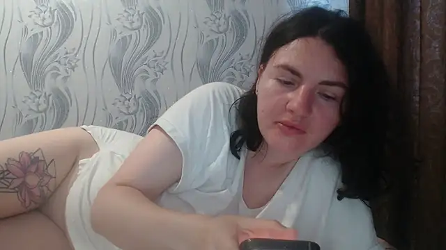 Snapshot of AlinaxJames chatting on July 1, 2026, 6:59 am AlinaxJames online show from July 1, 2026, 6:59 am