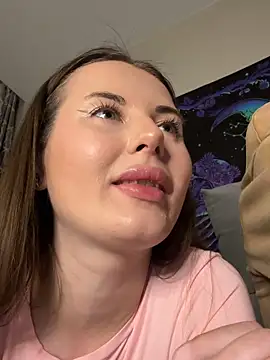kittieSquad online show from May 7, 2026, 4:34 pm