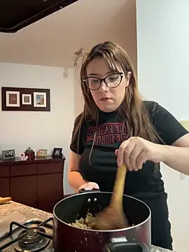 AliceMtz online show from April 17, 2026, 6:55 pm