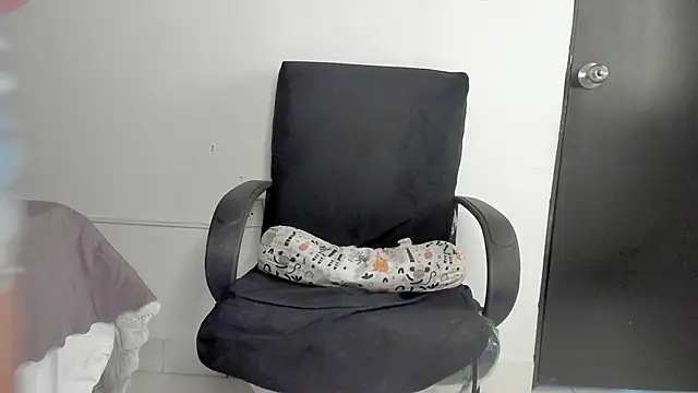 lolabunnysc online show from May 18, 2026, 12:11 pm