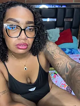  Piel Canela online show from May 9, 2026, 2:06 am