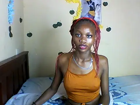 Snapshot of LunaNior chatting on June 5, 2026, 6:52 am LunaNior online show from June 5, 2026, 6:52 am