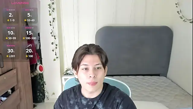 Snapshot of Felixzyn chatting on April 30, 2026, 8:57 pm Felixzyn online show from April 30, 2026, 8:57 pm