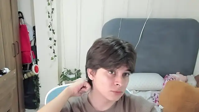 Snapshot of Felixzyn chatting on June 21, 2026, 6:54 pm Felixzyn online show from June 21, 2026, 6:54 pm
