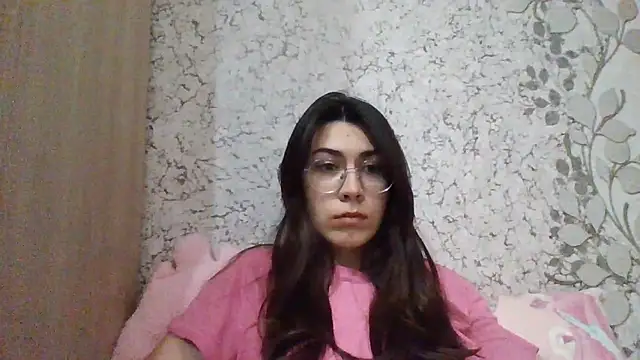 AliceDiamond5432 online show from May 1, 2026, 7:18 pm