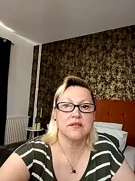I amVeronicle online show from April 24, 2026, 9:56 am