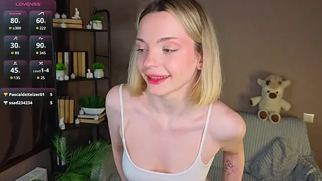 Snapshot of MaryHayward chatting on April 23, 2026, 12:23 am MaryHayward online show from April 23, 2026, 12:23 am