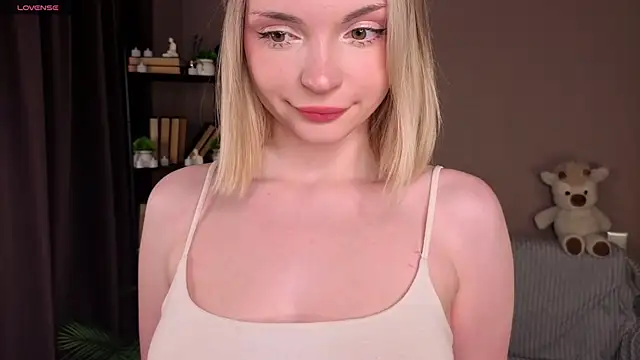 Snapshot of MaryHayward chatting on May 23, 2026, 12:27 am MaryHayward online show from May 23, 2026, 12:27 am