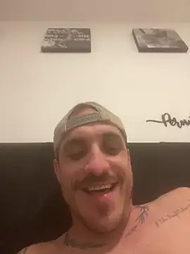 john carioca18 online show from April 18, 2026, 4:22 pm