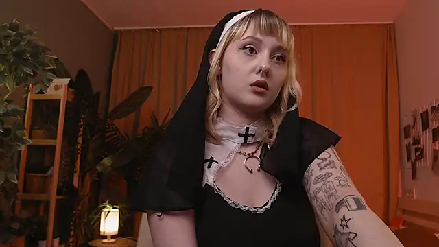 Emma Thomps online show from May 11, 2026, 4:37 pm