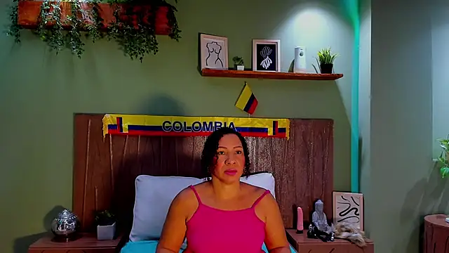 LunaDelux0 online show from June 12, 2026, 1:43 pm