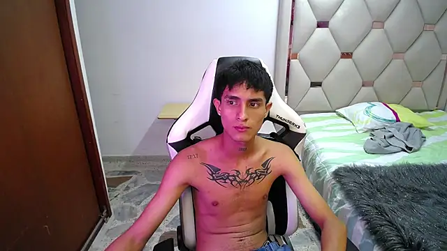 AAA WHITE online show from April 19, 2026, 5:07 am