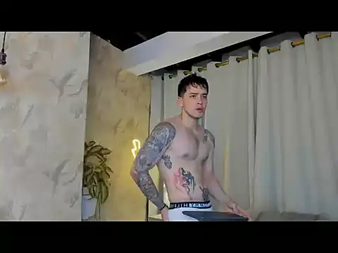RONNY COLTON online show from May 7, 2026, 11:43 pm