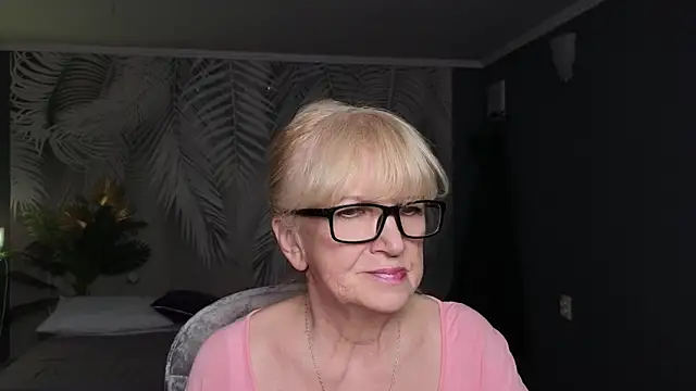 Snapshot of Dr_Mireille chatting on June 3, 2026, 7:22 am Dr Mireille online show from June 3, 2026, 7:22 am