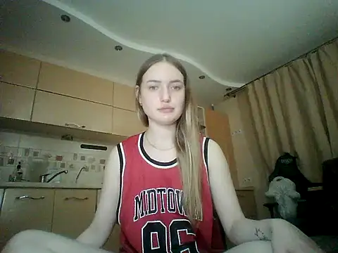 Snapshot of Lisanta chatting on August 2, 2026, 7:23 pm Lisanta online show from August 2, 2026, 7:23 pm