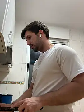 MathiasBellucci online show from April 23, 2026, 9:06 pm