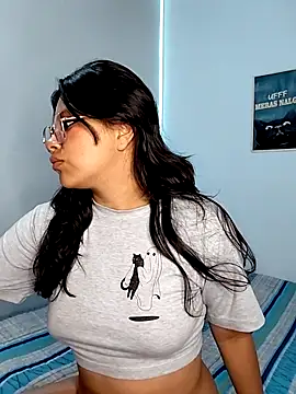 Snapshot of _Juno chatting on May 5, 2026, 3:25 am Juno online show from May 5, 2026, 3:25 am