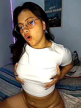 Snapshot of _Juno chatting on May 15, 2026, 9:11 pm Juno online show from May 15, 2026, 9:11 pm