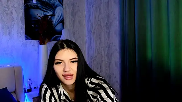 Snapshot of Holly_Beck chatting on May 28, 2026, 12:30 am Holly Beck online show from May 28, 2026, 12:30 am