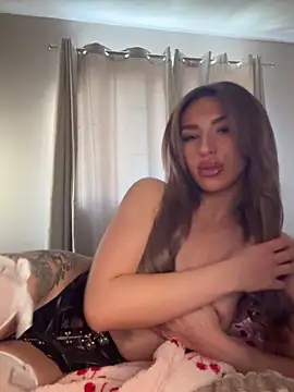 Hisnaughtylilthing online show from April 23, 2026, 6:21 pm