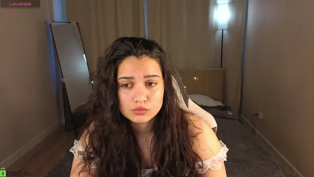 Snapshot of Vivien_Ross chatting on May 15, 2026, 12:50 am Vivien Ross online show from May 15, 2026, 12:50 am