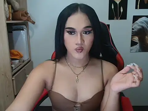 Snapshot of YourHot_Nica chatting on May 27, 2026, 5:10 pm YourHot Nica online show from May 27, 2026, 5:10 pm