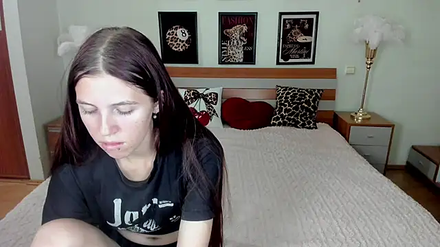 MaryRapunzel online show from June 25, 2026, 8:13 pm