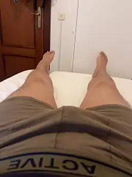 andresgh10 online show from June 18, 2026, 1:37 pm