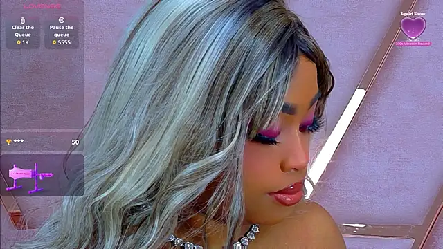 Snapshot of TiannahGlow chatting on May 30, 2026, 12:57 pm TiannahGlow online show from May 30, 2026, 12:57 pm