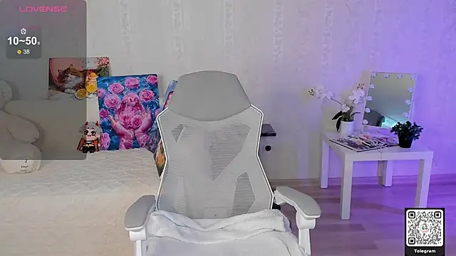 LinnLove online show from May 23, 2026, 7:02 am