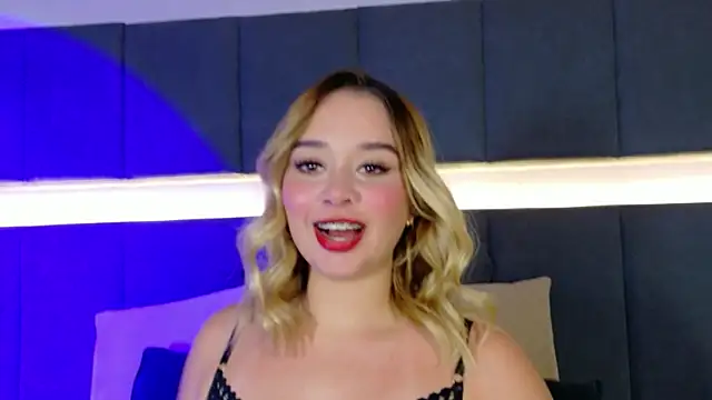 Snapshot of Sofia_pamela_ chatting on May 19, 2026, 8:15 pm Sofia pamela online show from May 19, 2026, 8:15 pm