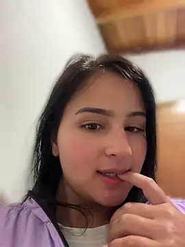 Ameira70 online show from May 19, 2026, 12:27 am