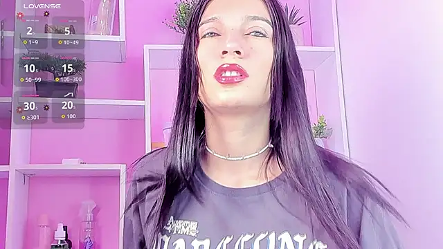MilaWhitte online show from June 15, 2026, 4:42 pm