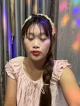 Ly-sexyy online show from April 28, 2026, 4:12 pm