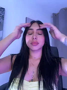 IsabellaNoir  online show from April 22, 2026, 10:55 pm